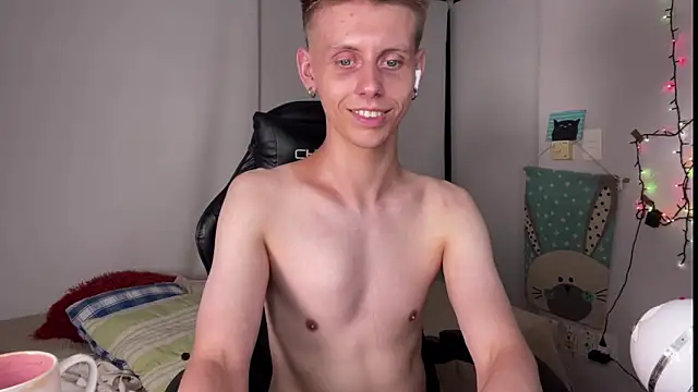 Snapshot of vladdymeow chatting on January 1, 1:04 am vladdymeow online show from January 1, 1:04 am