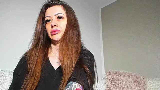 Snapshot of BrianaDiamondXXX chatting on May 23, 9:46 am BrianaDiamondXXX online show from May 23, 9:46 am