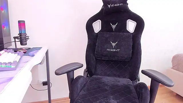 Snapshot of SkyqueenI chatting on September 19, 8:16 am SkyqueenI online show from September 19, 8:16 am