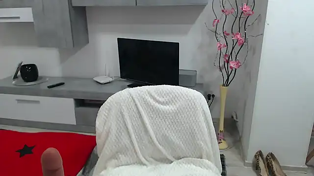 JullieMilf online show from January 3, 4:59 pm