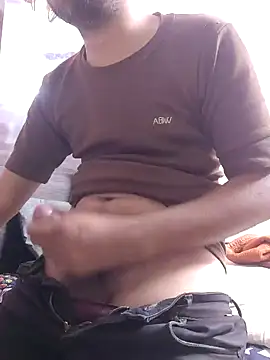 Snapshot of HotBoyOm chatting on February 8, 5:29 am HotBoyOm online show from February 8, 5:29 am