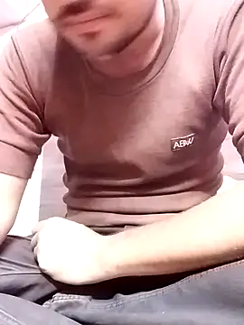 Snapshot of HotBoyOm chatting on February 9, 6:05 pm HotBoyOm online show from February 9, 6:05 pm