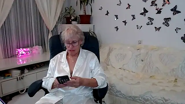 Ghertrude52 online show from September 18, 3:08 am