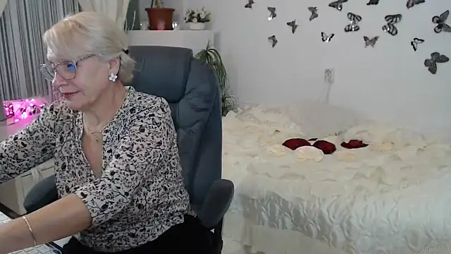 Ghertrude52 online show from October 2, 3:35 am