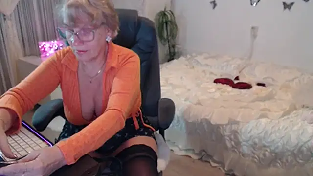 Ghertrude52 online show from October 24, 3:14 am