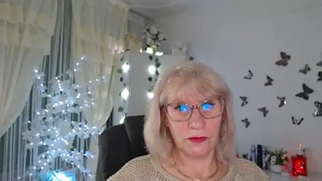 Ghertrude52 online show from December 18, 5:24 am