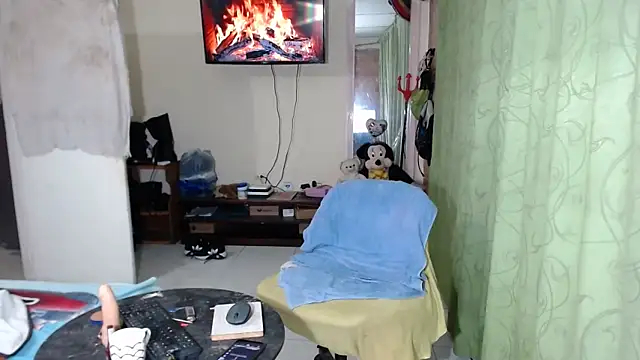 Sashaferrari2000 online show from April 18, 2:37 am