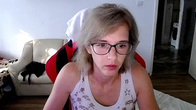 Snapshot of SexxyLety chatting on September 10, 6:02 am SexxyLety online show from September 10, 6:02 am
