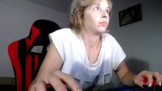 Snapshot of SexxyLety chatting on September 15, 8:20 pm SexxyLety online show from September 15, 8:20 pm