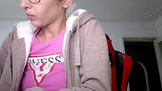 Snapshot of SexxyLety chatting on September 17, 8:49 am SexxyLety online show from September 17, 8:49 am