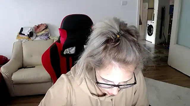 Snapshot of SexxyLety chatting on October 2, 8:54 am SexxyLety online show from October 2, 8:54 am