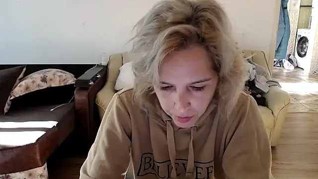 Snapshot of SexxyLety chatting on November 3, 7:53 am SexxyLety online show from November 3, 7:53 am