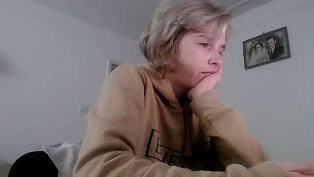 Snapshot of SexxyLety chatting on November 4, 7:29 am SexxyLety online show from November 4, 7:29 am