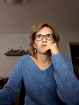 Snapshot of SexxyLety chatting on December 3, 11:41 am SexxyLety online show from December 3, 11:41 am