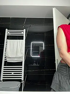 Snapshot of Rileysim88 chatting on January 29, 8:29 am Rileysim88 online show from January 29, 8:29 am