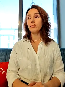 Snapshot of EvaXOAir chatting on November 7, 6:02 am EvaXOAir online show from November 7, 6:02 am