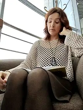 Snapshot of EvaXOAir chatting on December 5, 6:22 am EvaXOAir online show from December 5, 6:22 am