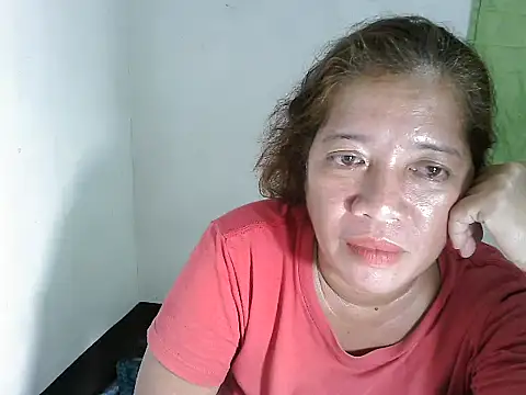 Snapshot of wethornypussy4u chatting on February 15, 1:27 pm wethornypussy4u online show from February 15, 1:27 pm