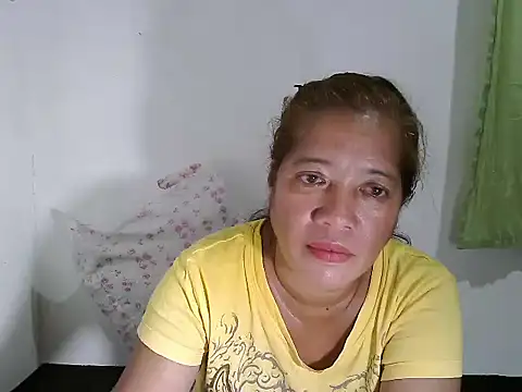 Snapshot of wethornypussy4u chatting on February 26, 12:16 am wethornypussy4u online show from February 26, 12:16 am