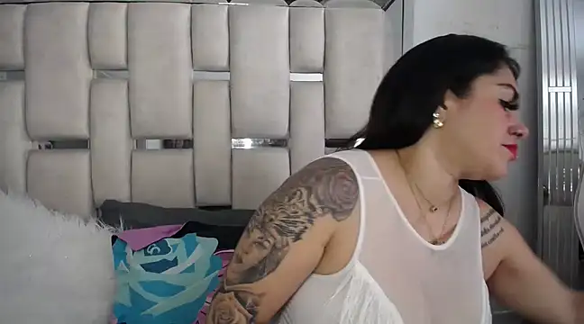 Snapshot of chelaqueen_ chatting on February 12, 6:30 pm chelaqueen  online show from February 12, 6:30 pm