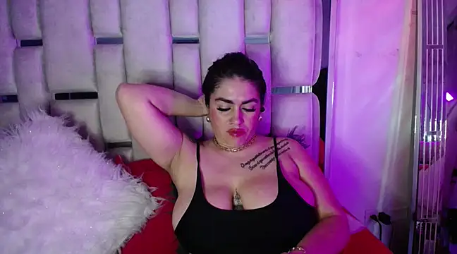 Snapshot of chelaqueen_ chatting on March 14, 2:20 am chelaqueen  online show from March 14, 2:20 am