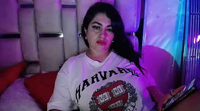 Snapshot of chelaqueen_ chatting on March 15, 3:51 am chelaqueen  online show from March 15, 3:51 am