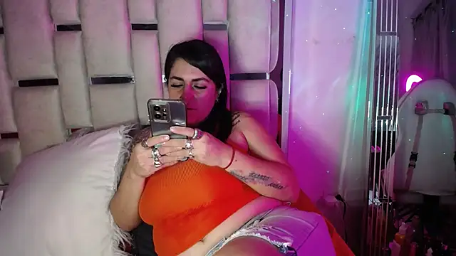 Snapshot of chelaqueen_ chatting on March 21, 4:49 am chelaqueen  online show from March 21, 4:49 am