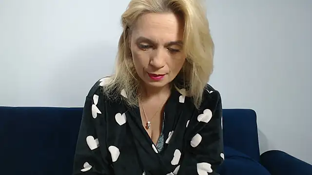 Snapshot of MysticCreature chatting on December 16, 4:17 am MysticCreature online show from December 16, 4:17 am