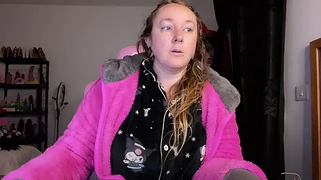 kisicaxx online show from January 14, 4:40 am