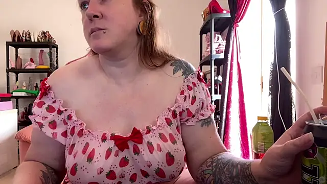 kisicaxx online show from April 14, 9:15 am