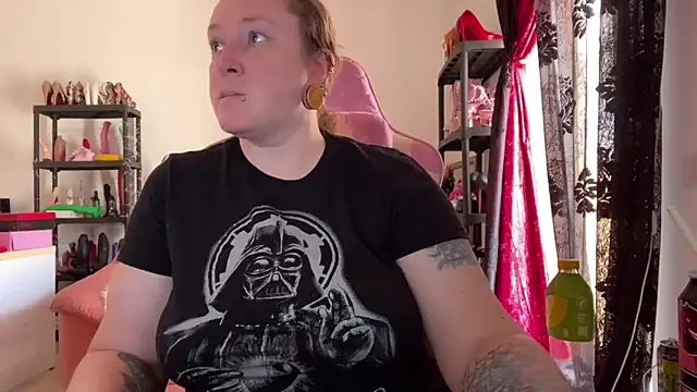 kisicaxx online show from April 15, 1:07 pm