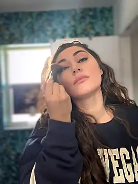 Snapshot of lovely_beast chatting on November 8, 5:34 pm lovely beast online show from November 8, 5:34 pm