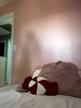 Snapshot of lovely_beast chatting on December 2, 6:03 pm lovely beast online show from December 2, 6:03 pm