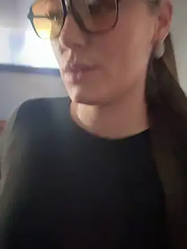 Snapshot of lovely_beast chatting on December 5, 6:15 pm lovely beast online show from December 5, 6:15 pm