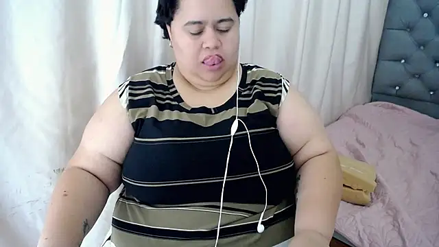 hotlesby4uxxx online show from December 4, 11:13 pm