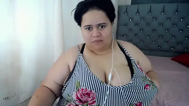 hotlesby4uxxx online show from December 12, 7:59 pm