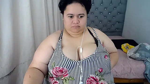 hotlesby4uxxx online show from December 27, 4:54 pm