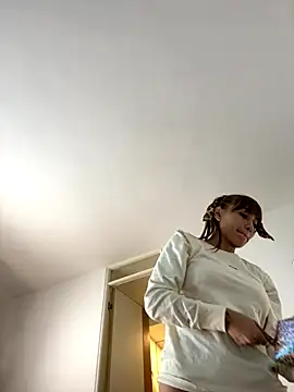 hollythomson online show from October 22, 9:58 pm