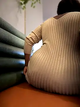 Snapshot of __Nessa__ chatting on December 7, 2:46 pm Nessa online show from December 7, 2:46 pm