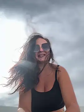 Snapshot of itsCassie chatting on October 20, 1:00 pm itsCassie online show from October 20, 1:00 pm