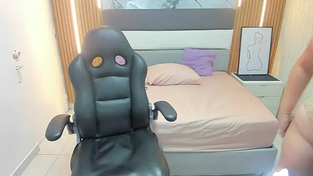 LEYNABRAUN online show from March 16, 12:31 pm