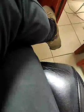 Snapshot of kayahan4 chatting on January 28, 8:14 am kayahan4 online show from January 28, 8:14 am