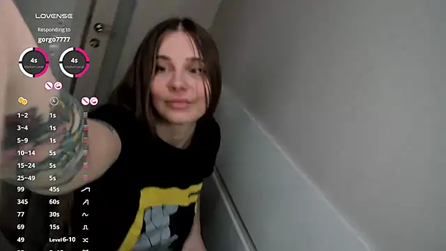 Snapshot of JuliaBusty chatting on February 5, 3:42 pm JuliaBusty online show from February 5, 3:42 pm