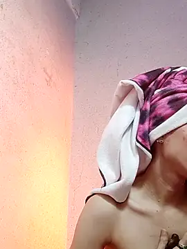 Snapshot of QueenSoreal chatting on March 5, 2:56 pm QueenSoreal online show from March 5, 2:56 pm