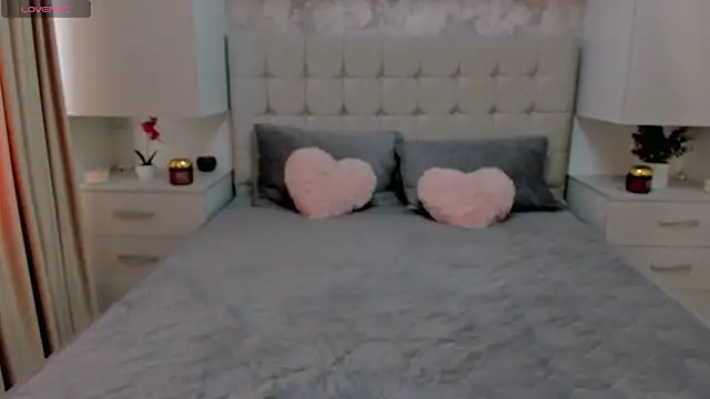 mysteriousbrunette26 online show from April 18, 8:29 am