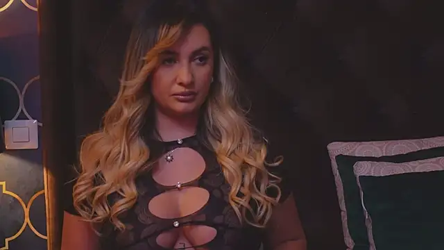 YaaraCollins online show from December 11, 9:01 pm