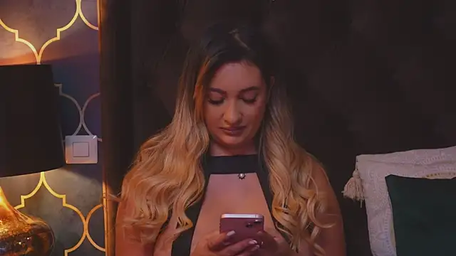 YaaraCollins online show from December 13, 8:37 pm