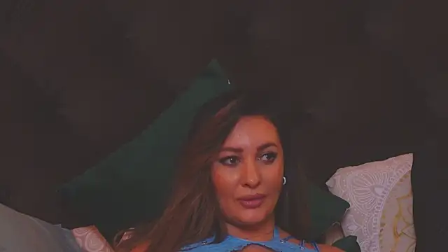 YaaraCollins online show from January 27, 9:00 pm