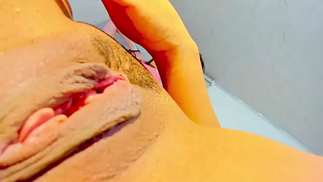 SQUIRTINGQUEEN11 online show from December 13, 1:37 am