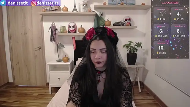 DenisseTits online show from October 31, 8:21 pm